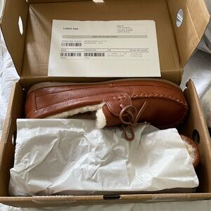 New bed room slippers in box